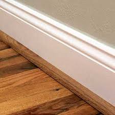 I Am In The Middle Of Laying Down New Flooring And I M Conflicted If I Should Get The Quarter Round In The Color Of The Floor Or Wh Plinthes Maison Appartement