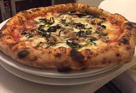 Ricetta della pizza salsicce e friarielli: Salsiccia E Friarielli Rossa Picture Of Partenope Ferrara Tripadvisor