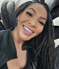 Hi everyone, I am looking for someone who does dreadlocks. If you know of  anyone or have any recommendations it would really help out! Thanks.