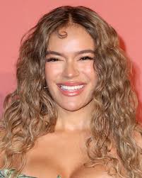 #KarolG deslumbró con su belleza en la gala benéfica de su fundación ‘Con  Cora Land’ 🌟 que se llevó a cabo en el Vizcaya Museum & Gardens en Miami,  ✨ donde se dieron cita distintas celebridades como ...