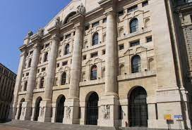 Da seguire su borsa italiana oggi anche banca mps, all'indomani del cda sul deficit di capitale che spingerà i coefficienti patrimoniali al di sotto dei minimi fissati dalla bce. Borsa Italiana Oggi 17 12 2020 Ftse Mib Chiude A 0 12 Pirelli E A2a I Titoli Migliori Borsainside Com
