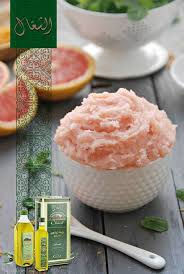 Gommage Pour Le Corps Ingredients 1 C A S D Huile D Olive Chaal C A S De Sucre Blanc Zest De 1 Pamplemousse 1 Tasse De Jus De Pamp Sugar Scrub Sugar