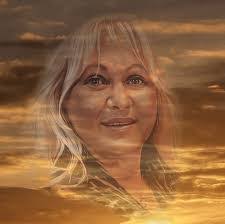 Hilary Cowan's Instagram, Twitter & Facebook