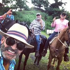 En cabalgata con grandes amigos celebrando el cumpleaños de Tony Colón en  Ciales..🇵🇷🎉 @ Ciales