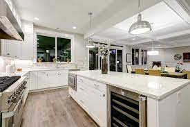 To complement this white kitchen are beige colored cabinets and wall backsplash at the stove which make the kitchen look modern. 44 L Shape Kitchen Layout Ideas Photos Home Stratosphere
