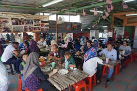 2nd nite in melaka and decided to try this place instead of the other usual places. Kuala Lumpur Malay Style Grilled Fish At Gerai Seri Menanti Ikan Bakar Jalan Bellamy Asia Pacific Hungry Onion