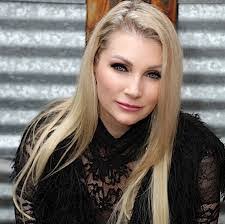 Angie Lynn's Instagram, Twitter & Facebook