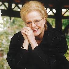 Cserhátit mint a második popgeneráció egyéniségét tartják számon, egyes kritikusok szerint kovács kati mellett a magyar könnyűzene történetének legjobb női énekhangja. Meglepo Titok Derult Ki Cserhati Zsuzsa Halalarol Ripost