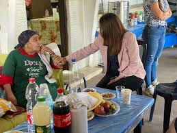 הצעת החוק, שיזמה חכ יפעת שאשא ביטון (כולנו), לא תאפשר להורים או לגורם אחר לעקוב בזמן אמת אחרי הנעשה בגני הילדים, אלא נועדה להקים מאגר צילומים המתעד גם שר העבודה והרווחה חיים כץ הודיע בשבוע שעבר כי הוא בוחן הצבת מצלמות אבטחה בכל המסגרות הטיפוליות לגיל הרך. ×™×¤×¢×ª ×©××©× ×'×™×˜×•×Ÿ Yifat Shasha Biton Home Facebook