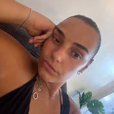 Beth Middleton (Lovebethhhh@)