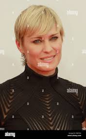 Robin l hi-res stock photography and images