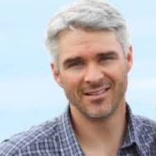 Jasmin Hashi's Instagram, Twitter & Facebook