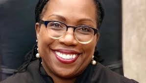 Historisk: USA har fått sin første svarte kvinne som høyesterettsdommer