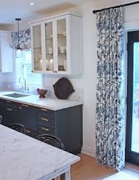 Creative kitchen curtains add interest to kitchen design and allow to personalize interior decorating in. Kuchengardinen 20 Passende Modelle Archzine Net
