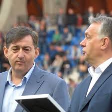 Az eu nem azért küldi a milliárdokat magyarországra, hogy mészáros lőrinc túlárazott térkövekkel rakja ki a településeket. Meszaros Lorinc