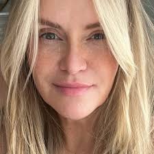 Scoop: ABC News has hired Dr. Tara Narula, formerly of CNN and CBS News, as  the network's chief medical correspondent, I'm told.