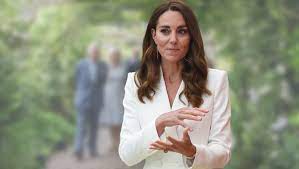 Aktuelle nachrichten und informationen rund um herzogin catherine, gebürtige catherine elizabeth „kate middleton auf sz.de. Herzogin Kate Wie Suss Hier Spricht Sie Prinz Charles Mit Einem Kosenamen An Bunte De