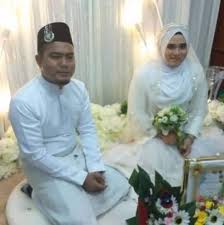 Lebih menguatkan spekulasi berita perkahwinan penyanyi berusia 28 tahun itu, foto berkenaan dimuat naik oleh bapanya sendiri, david tan suan chew menerusi akaun facebooknya. Puteri Umno Kahwin