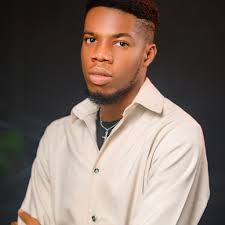 Karen Mocks Blue Collar Worker for Being Poor