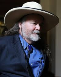 Colorado man wants to bring gun into post office