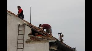 V bytě mistra bílka, operního pěvce na odpočinku, se sešli zájemci o výměnu bytů: Kulovy Blesk V Morkovicich Youtube