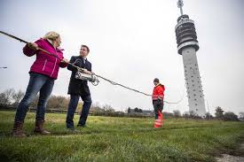 Met 372 meter is de gerbrandytoren de hoogste constructie in nederland. Burgemeester Ijsselstein Behangt Grootste Kerstboom Met Nieuwe Lampjes Utrecht Gelderlander Nl