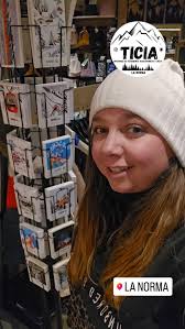 Avez vous besoin d'idées cadeaux ? 🎁, J'en ai plein à vous proposer !,  Accessoires, vêtements, bijoux.... , Je suis là pour vous accueillir de  10h-19h, @lanorma_officiel @billybelt.officiel ...