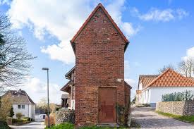 Wenn vorhanden, zeigen wir euch. Nach Wasserturm Wird Auch Trafo Hauschen Zu Hotel In Bad Segeberg Tageskarte
