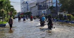 Maybe you would like to learn more about one of these? Usai Gerhana Bulan Warga Pesisir Utara Jakarta Kebanjiran Okezone Megapolitan