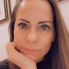 Elisa Tobin's Instagram, Twitter & Facebook