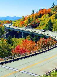 Blue Ridge Parkway Guide Asheville Nc Blue Ridge Parkway North Carolina Travel Beautiful Roads