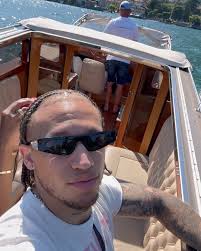 2 years ago i stopped playing ball and picked up dat iPad. now im in Italy  n France poppin it. don’t ever give up