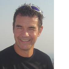 Very honoured to receive this award from the Vice-Chancellor at last nights  Bond University Christmas party. You only receive these awards with great  support from family, colleagues and business. So…