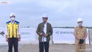 With an estimated population of 939,112 as of 2018, it is the 16th most populous city in indonesia and the most populous city on the west coast of sumatra. T 3ajqamm Ahsm