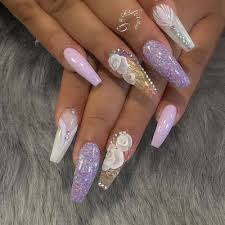 Tiene más de ocho años de experiencia en gestión y arte de uñas, y es conocida por sus diseños extravagantes y su ojo artístico para los colores. Unas Decoradas Acrilicas Unas Decoradas Acrilicas Unas De Gel Elegantes Unas Para Novia