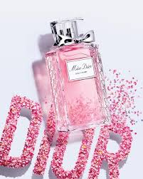 Natalie Portman Poses For The Miss Dior Rose N Roses Campaign Dior Fragrance Miss Dior Dior Perfume