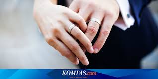 Hasilnya adalah 1 suku = 6,7 gram emas. Bingung Memilih Cincin Kawin Ini Tips Nya Halaman All Kompas Com