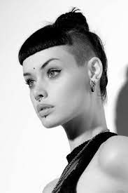 35 Girls Hairstyles For Brief Hair Wavy Girl Hair Shaved Side Hairstyles Side Hairstyles Hair Styles