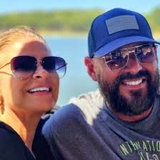 Can someone help with temporary care for lost dogs found near QT