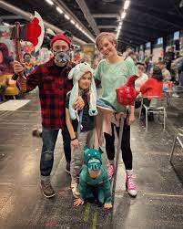 self] Family cosplay Kipo and the Age of Wonderbeasts at Thought Bubble  comic convention. I thought my youngest daughter would choose Kipo but she  wanted to be Mandu! : r/cosplay