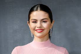 The singers omission was a snub. Selena Gomez Looks Unrecognizable In A Rainbow Wig