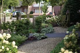 Landhausstil garten gestaltung ideen fur. Vorgarten Im Landhausstil Pflanz Konzept