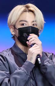 Bts' jungkook died his hair half blonde and fans are truly falling all over themselves. 0cgazcc2wotlhm