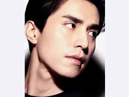 Последние твиты от lee dongwook (@actor_wookie). Lee Dong Wook Is The Face Of The New Boy De Chanel Makeup Collection Thefashionspot