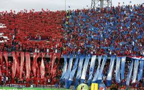 3 4 se han disputado 321 clásicos oficiales en el fútbol profesional colombiano, 305 partidos por categoría primera a y 16 partidos por copa colombia, para un saldo de 91 victorias para medellín (84 por liga y 7 por copa), 131 victorias a. Cinco Canciones Imperdibles Para Los Hinchas Del Dim