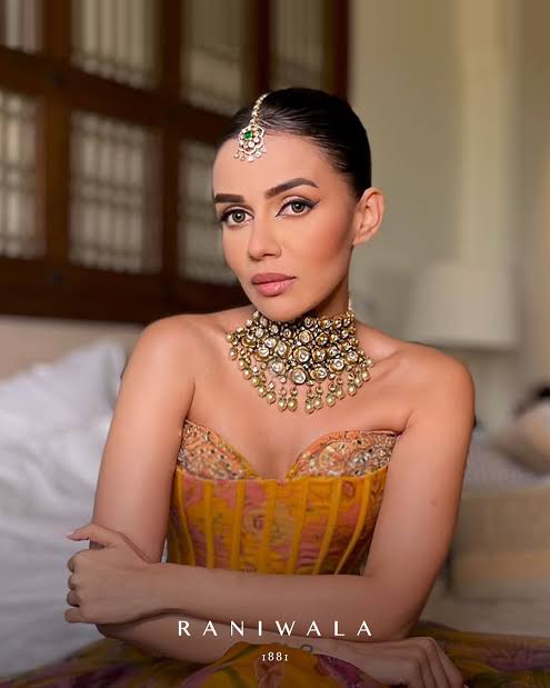 Komal Pandey (@komalpandeyofficial ) dazzles in donning stunning pieces  from Raniwala 1881, handcrafted for the contemporary women. #Raniwala1881  #TheRaniwalaLegacy #heritagejadaujewellery #Handmade