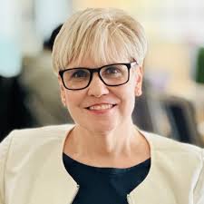 So proud of my daughter, Sarah and the whole team at Vaccine Hunters Canada  for their incredible work getting (literally) a million+ people vaccinated! 