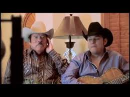 Entretenimiento lalo mora se encuentra en cuidados intensivos, su hijo reportó mejoría luego de que en las redes sociales se especulara en torno a la salud del músico norteño, lalo mora jr. Cancion Para El Dia Del Padre Lalo Mora E Hijo Youtube