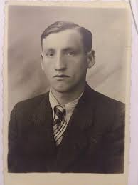 הם שרדו את השואה אבל היום לפני 73 שנה, ב 4.7.1946 נרצחו שני בחורים צעירים  מצ'נסטוחובה, דוד יוסף גרושקה ז"ל ושמואל רמבק ז"ל בפוגרום בקיילצה. לאחר  שגופותיהם נמצאו זרוקות לצד מסילת הרכבת