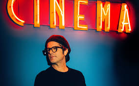 Samuele bersani è autore di successi come giudizi universali, replay, canzone vincitrice del premio della critica del festival di sanremo del 2000. Samuele Bersani Ci Invita Nel Suo Cinema Samuele Silhouette Donna